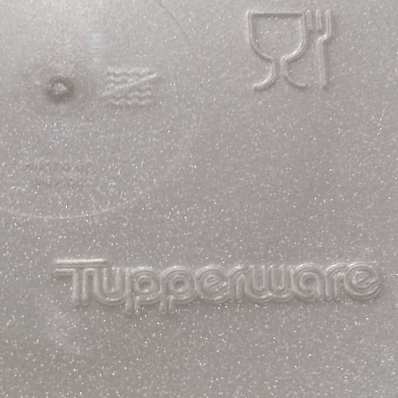 Tupperware food containers 12 - 8 - 5 cups winter design - Picture 5 of 6